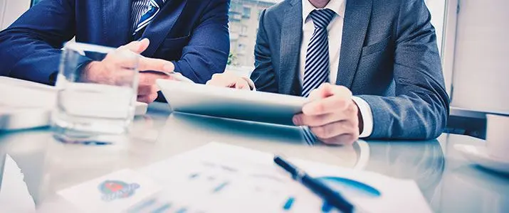 معقب تصاريح الزواج